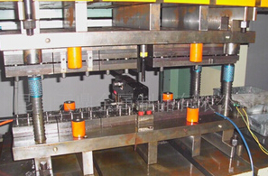 1423641024723961.jpg 連續(xù)模沖壓制品沖壓形式設(shè)計(jì)