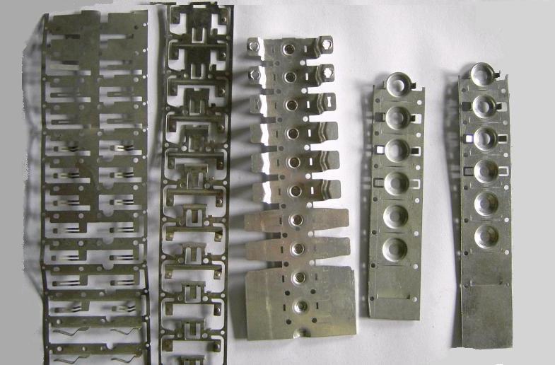 1430979132578387.jpg 五金連續(xù)模.jpg